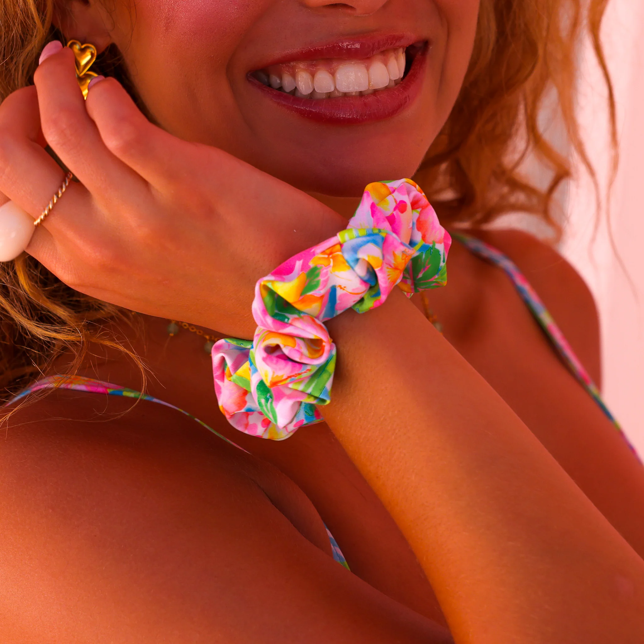 3236-scrunchie-summer-daydreams-3.webp Scrunchie - Summer Daydreams