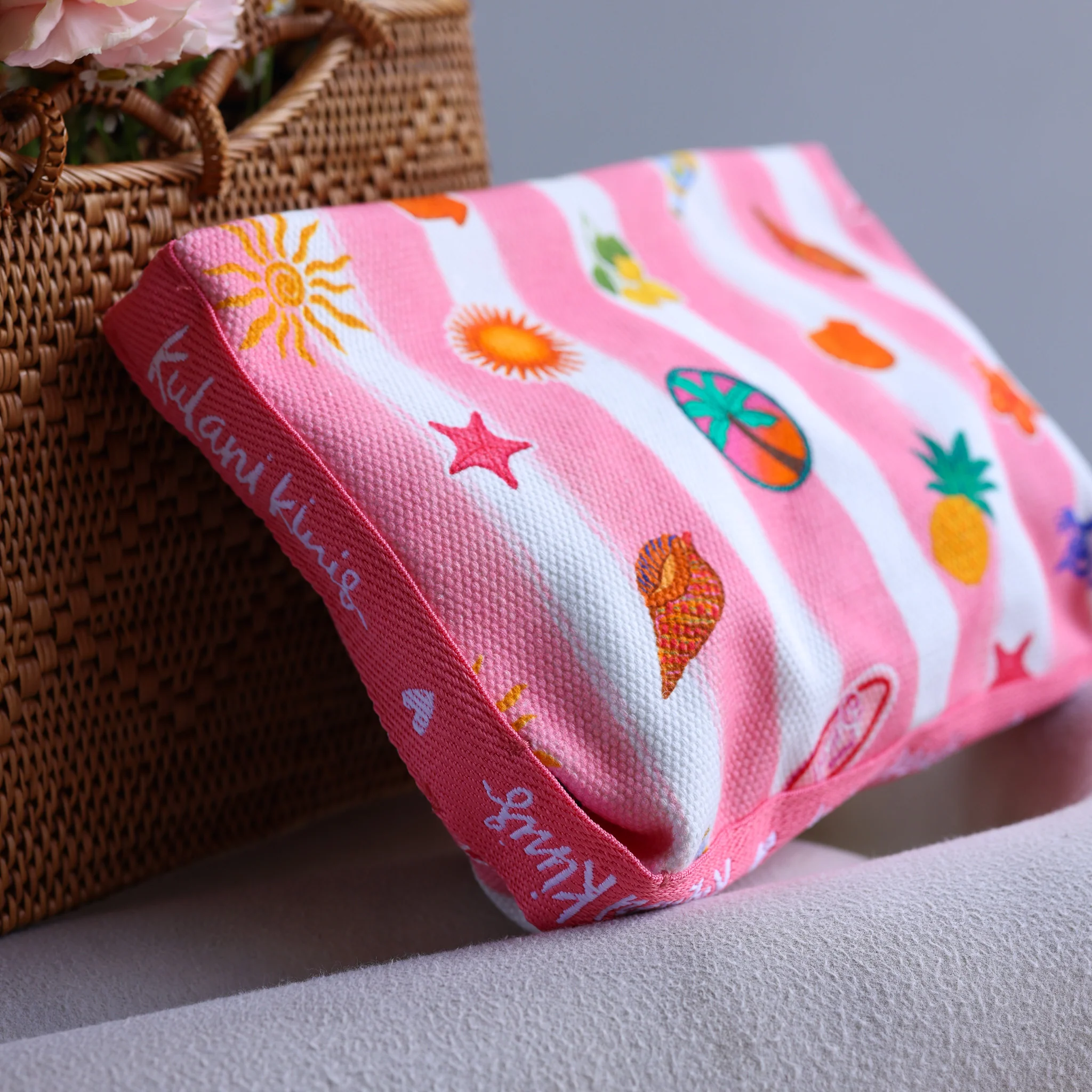 5745-essential-pouch-island-sugar-4.webp Essential Pouch - Island Sugar