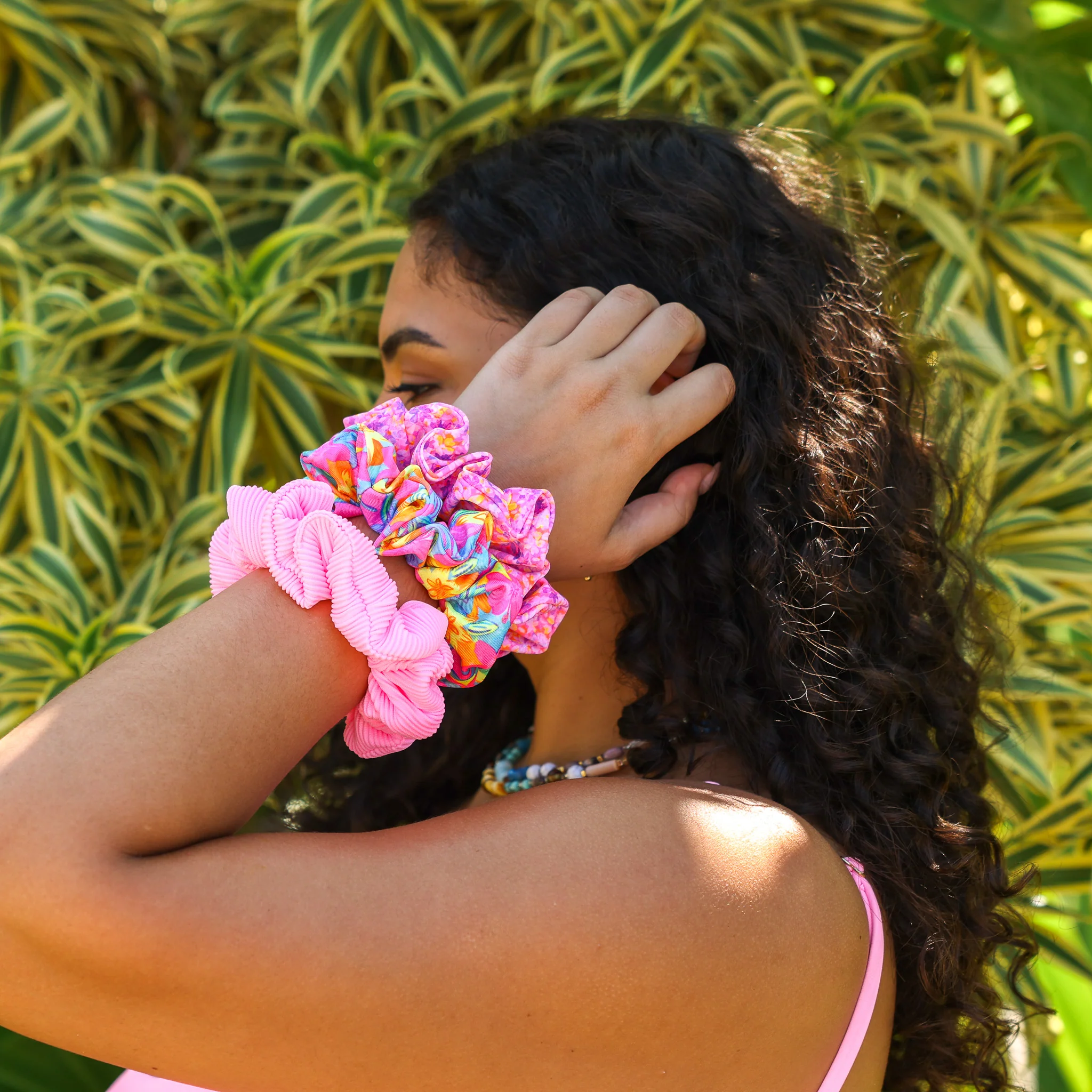 6057-scrunchie-trio-pack-hibiscus-hues-5.webp Scrunchie Trio Pack - Hibiscus Hues
